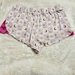 Woman’s beach patterned matching lounge set